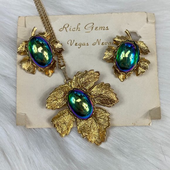 Vintage Rich Gems Las Vegas Maple Leaf Necklace & Earring Set